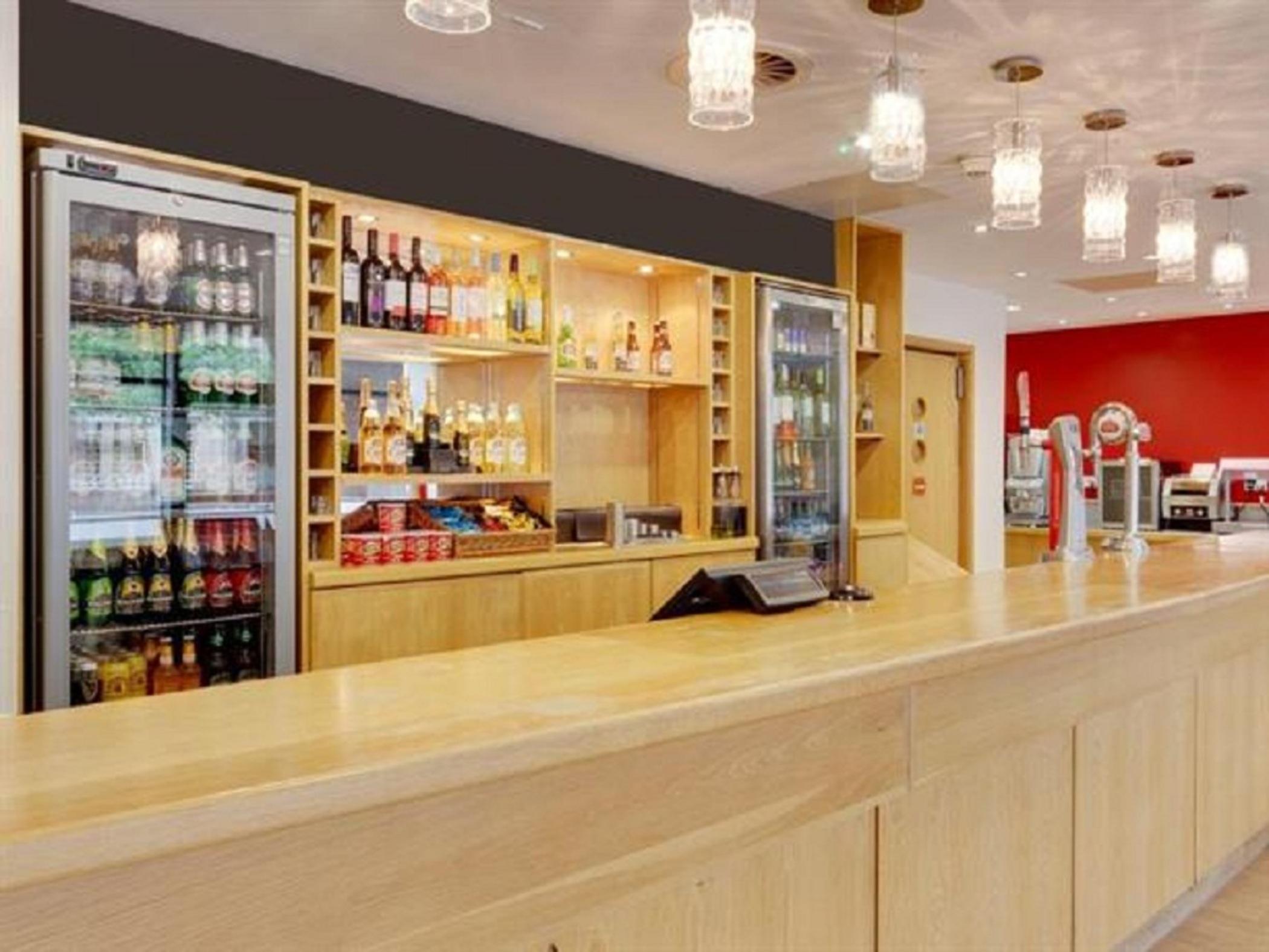 Travelodge Swansea Central Buitenkant foto